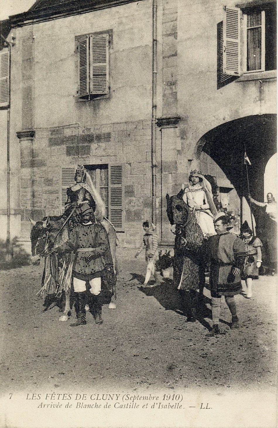 Les fêtes de Cluny (septembre 1910). Arrivée de Blanche de Castille et d'Isabelle.