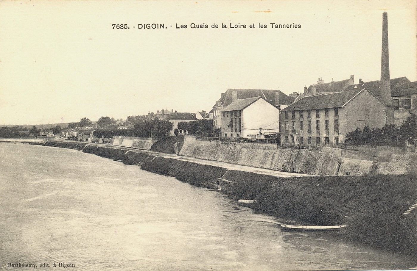 Digoin. Les quais de la Loire et les tanneries.