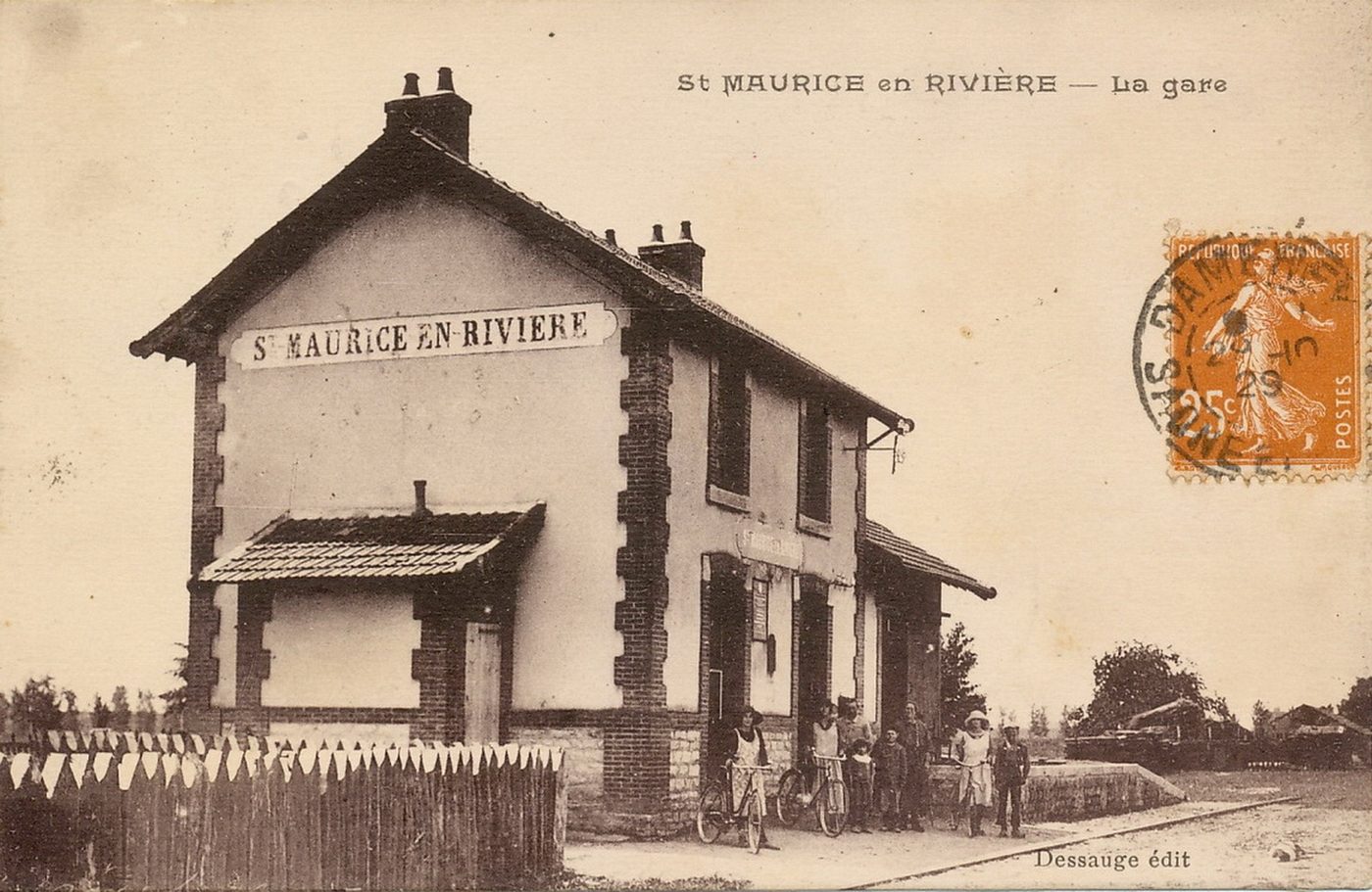 Saint-Maurice-en-Rivière. La gare.