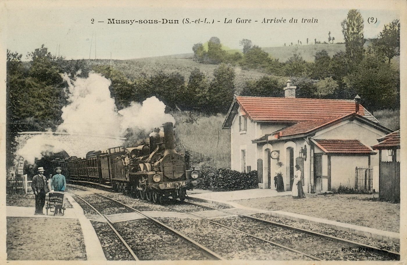 Mussy-sus-Dun. La gare et arrivée des trains.