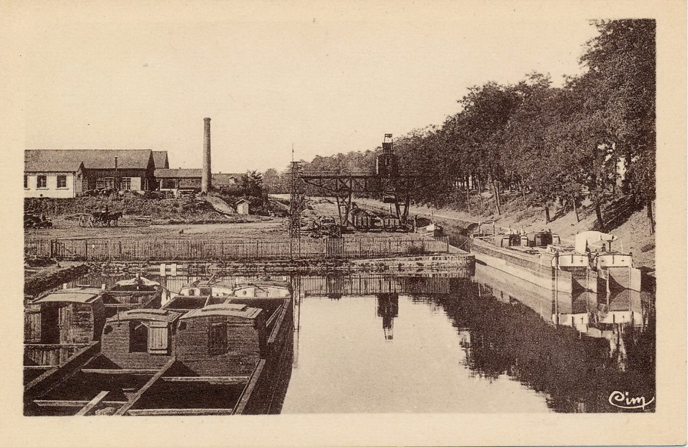 Gueugnon. Port de l'usine.