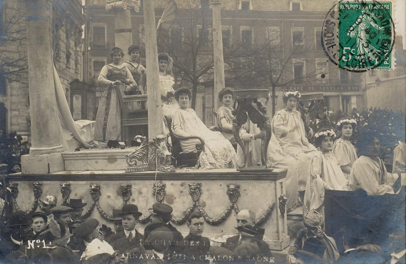 Carnaval, 1911. Char des reines et ses demoiselles d'honneur.