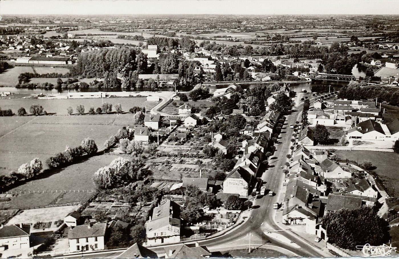 Louhans. Vue aérienne. Vue générale.