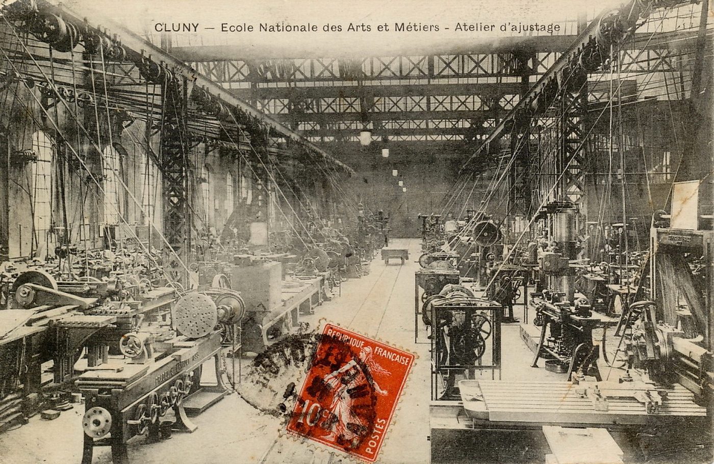 Cluny. Ecole nationale des arts et métiers. Ateliers d'ajustage.
