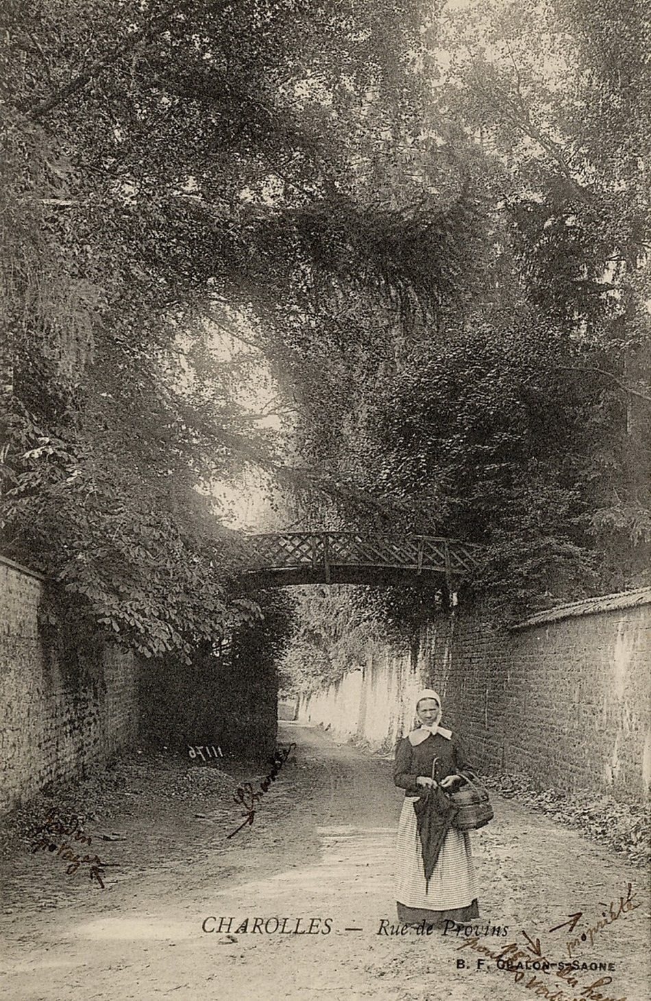 Charolles. Rue de Provins.