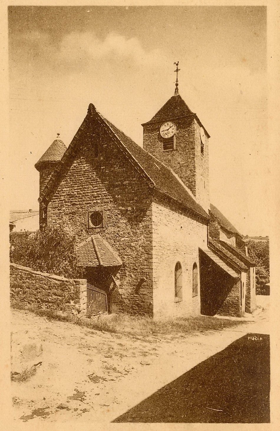 Leynes. Le 19 mars 875 Charles le Chauve donne à Geilon, premier abbé de Tournus, le prieuré de Saint-Romain et les églises qui en dépendent dont l'église de Leynes.