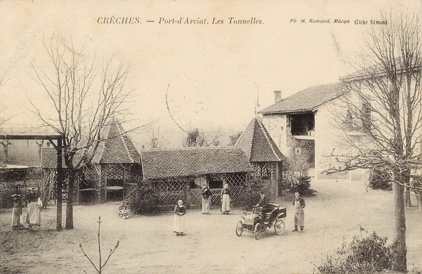 Crêches. Port d'Arciat. Les tonnelles.