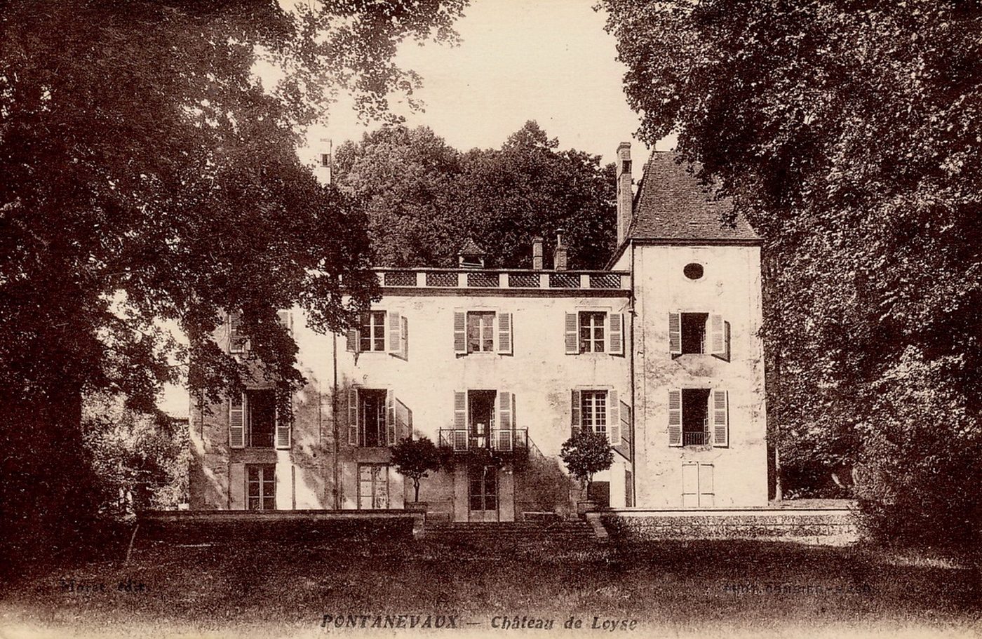Pontanevaux. Château de Loyse.