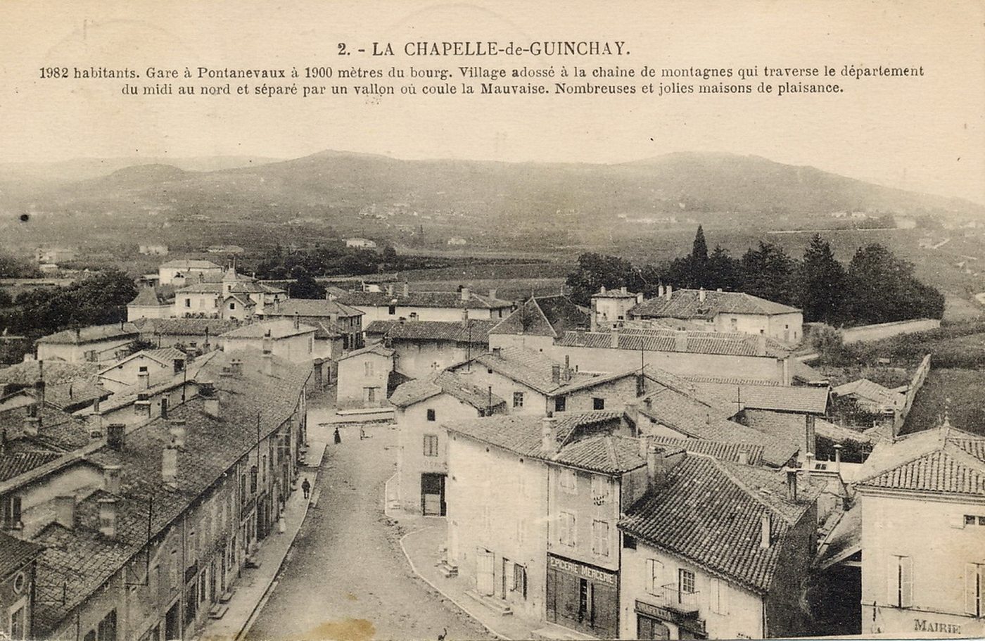 La Chapelle-de-Guinchay. 1982 habitants. Gare à Pontanevaux à 1200 mètres du bourg. Village adossé à la chaine de montagnes qui traverse le département du midi et séparé par un village où coule la Mauvaise. Nombreuses et jolies maisons de plaisance.