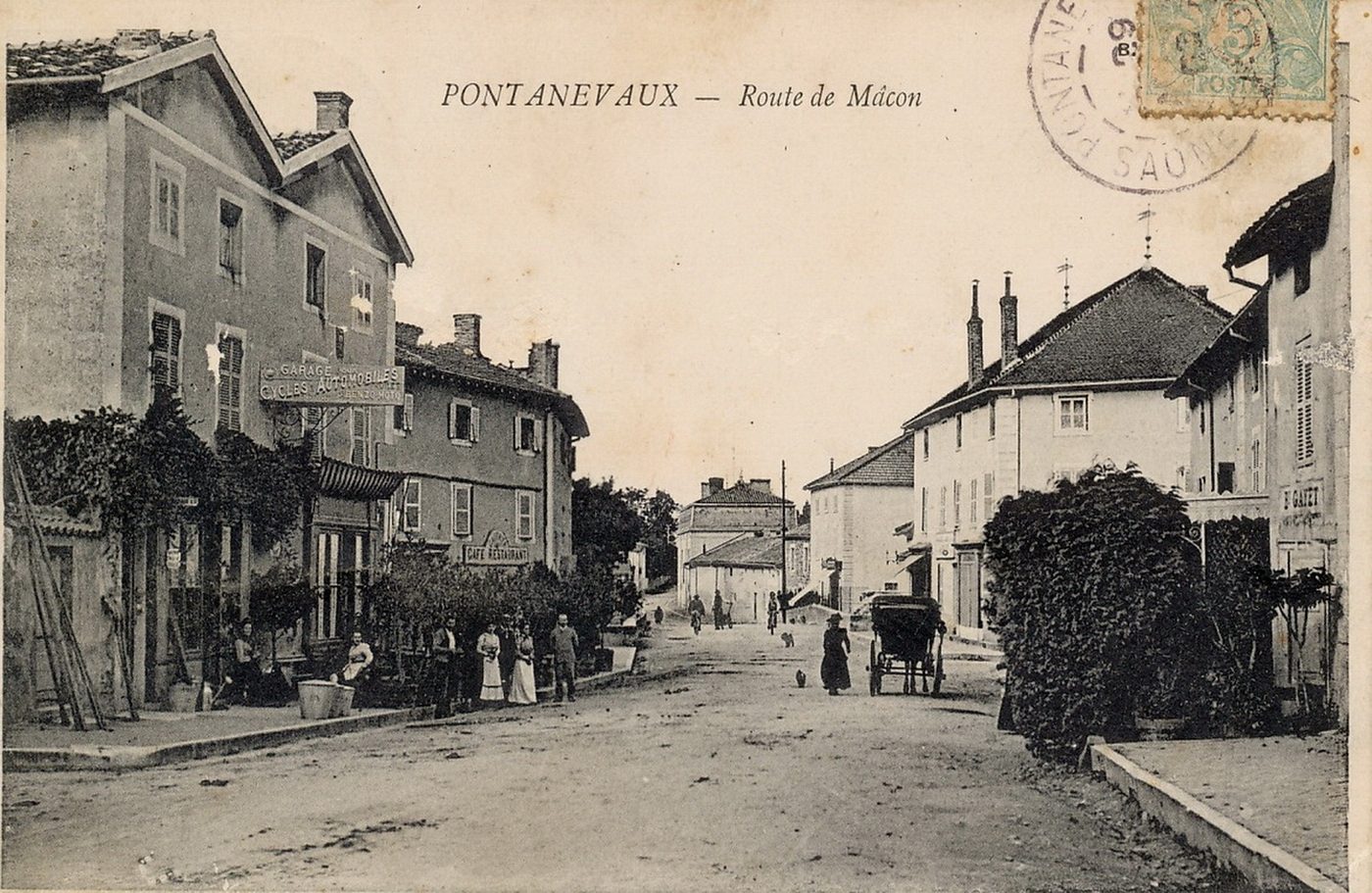 Pontanevaux. Route de Mâcon.