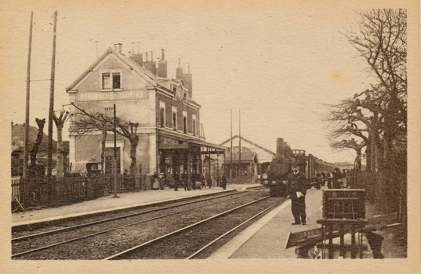 Romanèche-Thorins. Gare intérieure.
