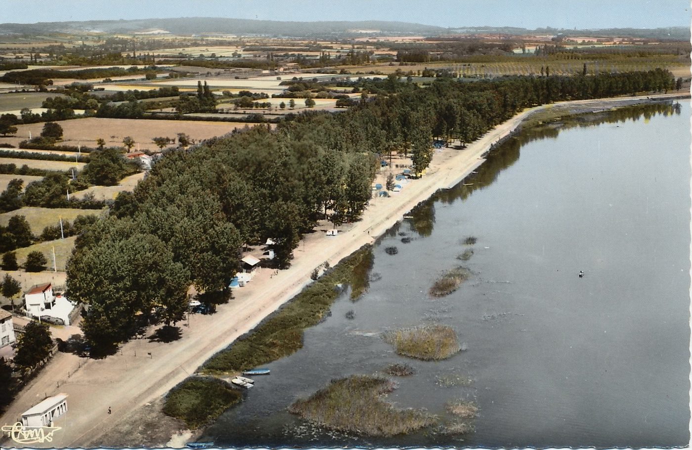Uchizy. Les bords de la Saône et le camping. Vue aérienne.