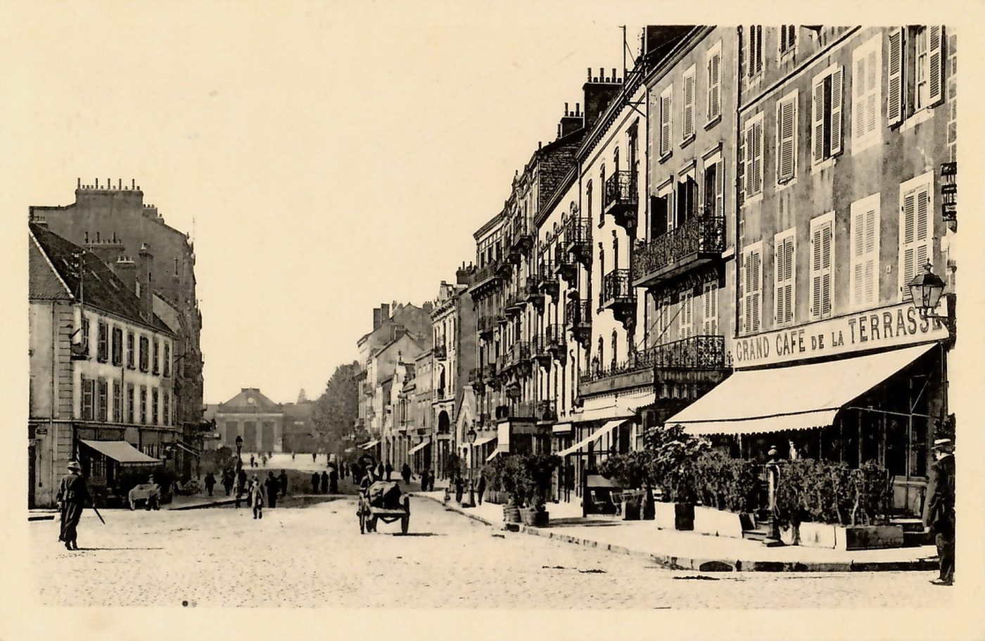 Chalon-sur-Saône. L'avenue de la gare.