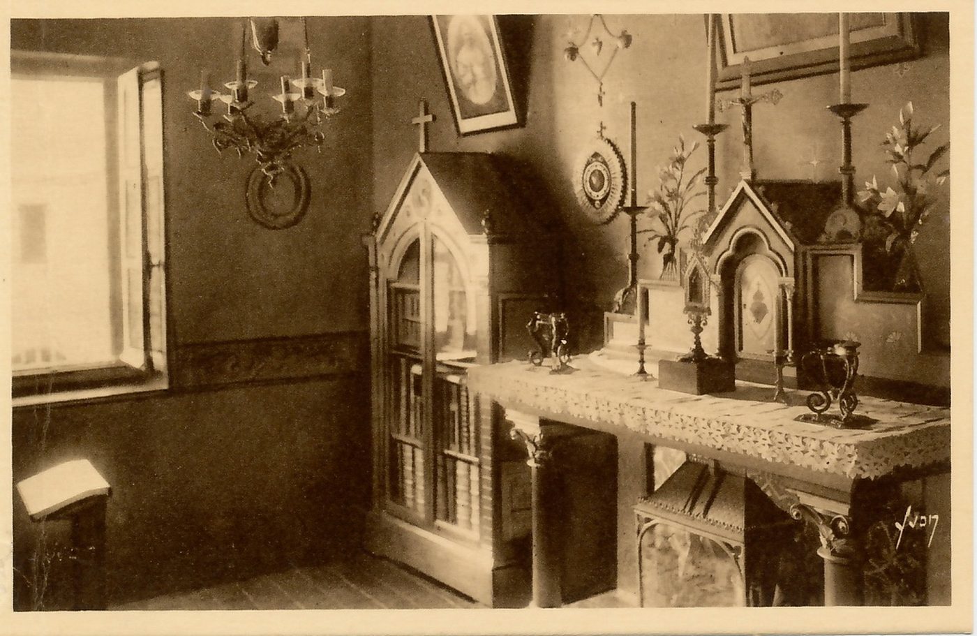 Paray-le-Monial. Angle de la chambre d'infirmerie du monastère de la Visitation où mourut sainte Marguerite-Marie Alacoque le 17 octobre 1690.