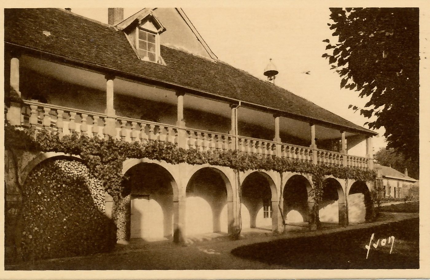 Paray-le-Monial. Monastère de la Visitation. Corps de logis où se trouvait le noviciat du temps de sainte Marguerite-Marie Alacoque.
