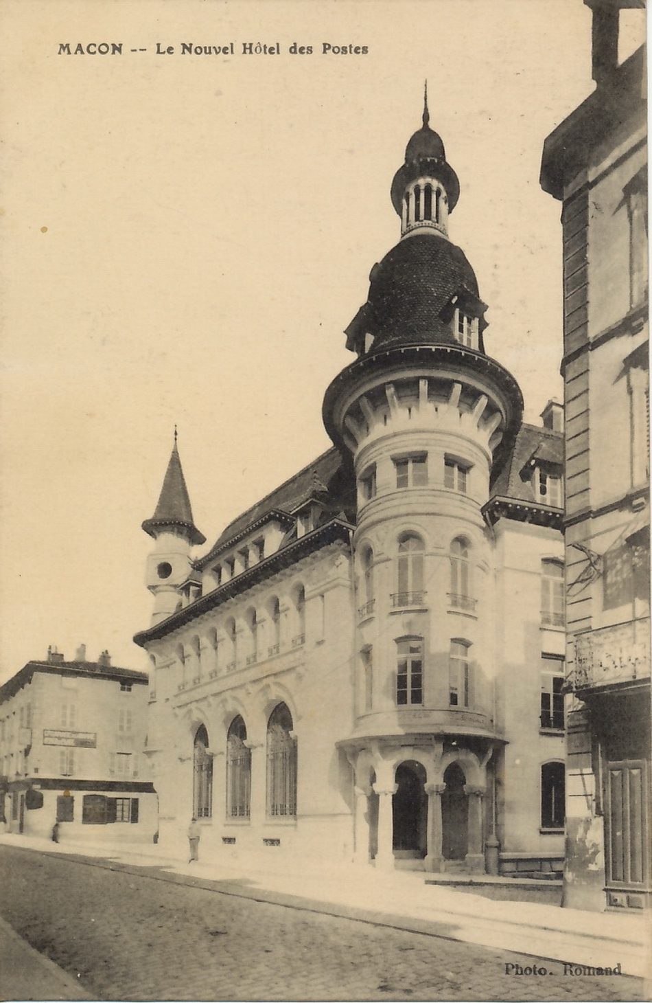 Mâcon. Le nouvel hôtel des postes.
