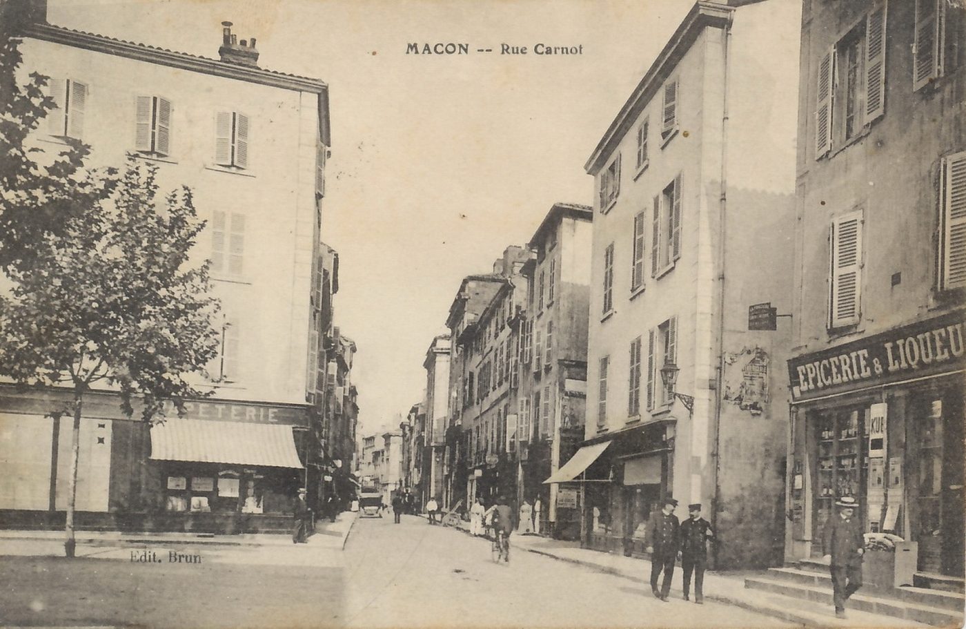 Mâcon. Rue Carnot.