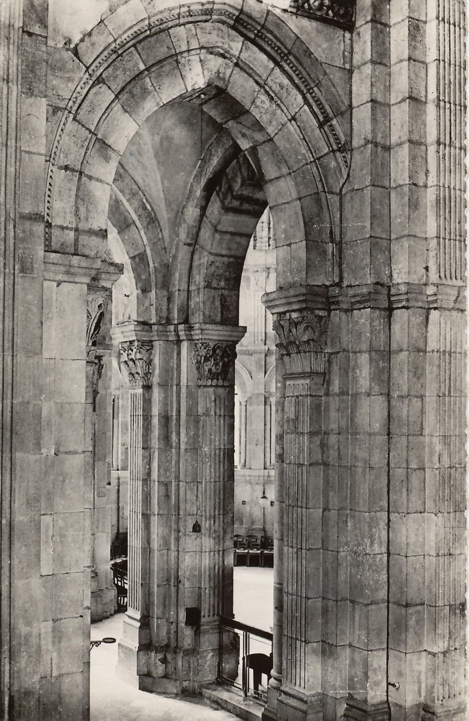 Cathédrale d'Autun.- Pilier de la fuite en Egypte, XIIe s.