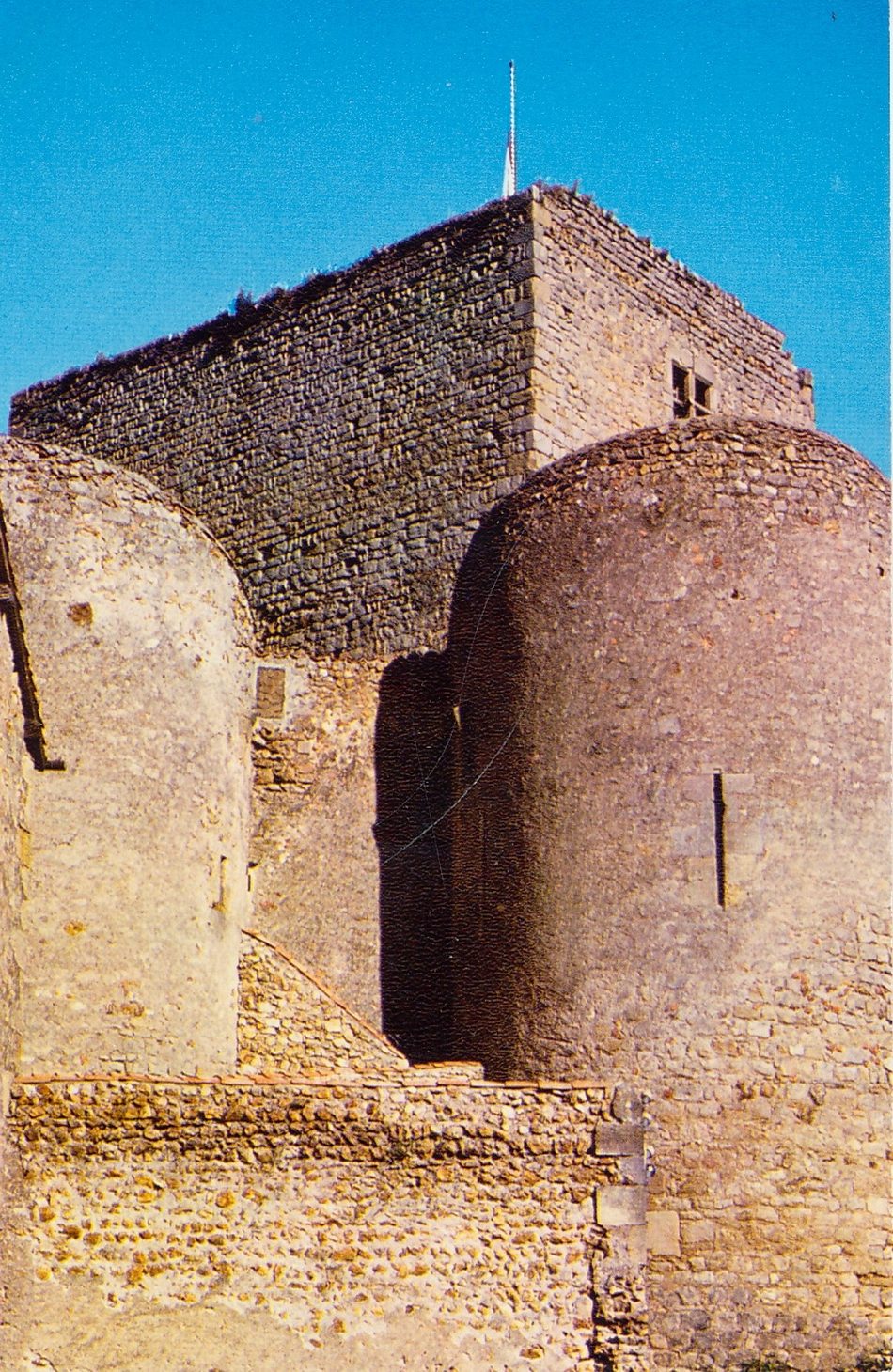 Semur-en-Brionnais. Château Saint-Hugues (Xe siècle).