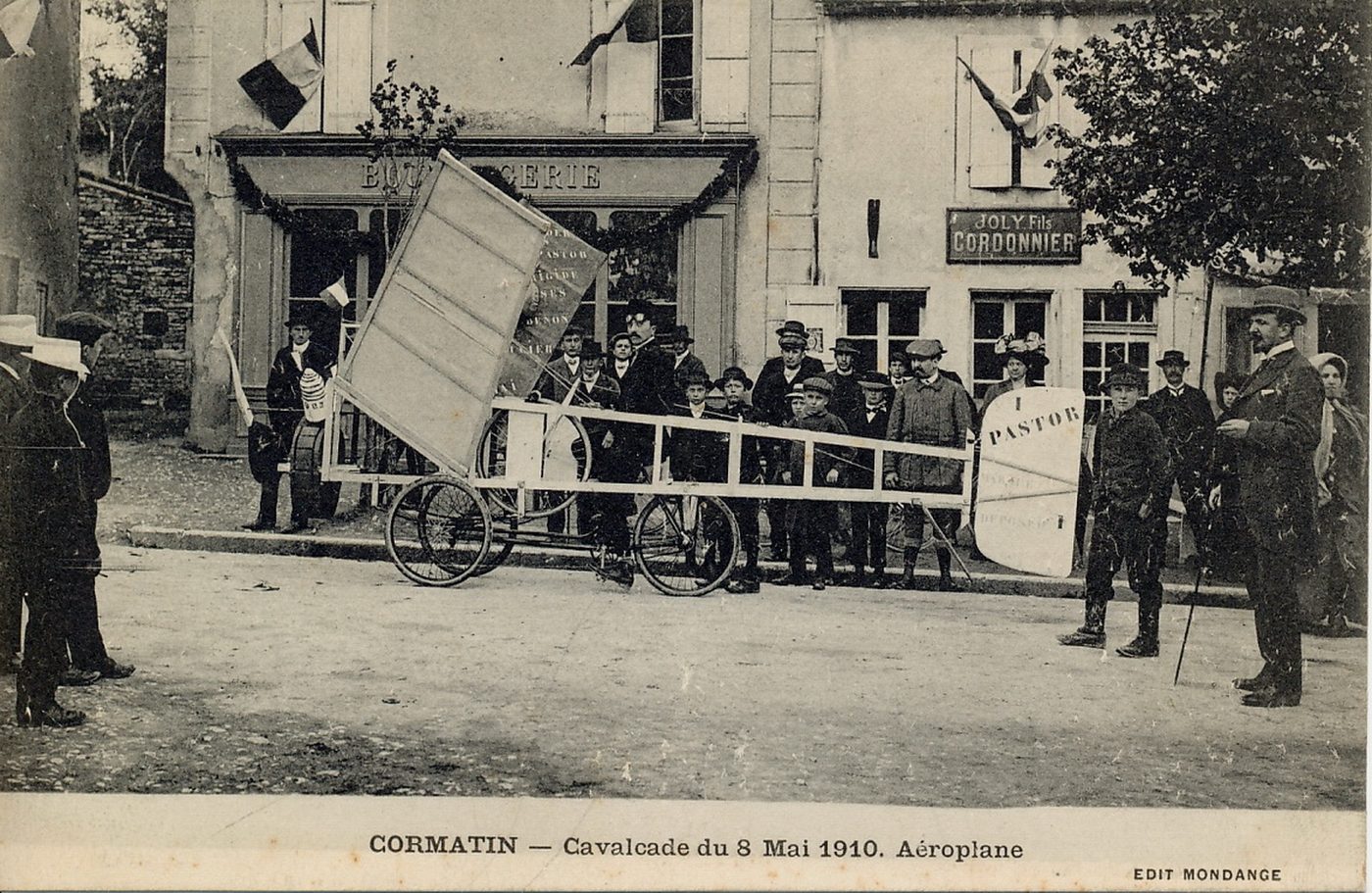 Cormatin. Cavalcade du 8 mai 1910. Aéroplane.