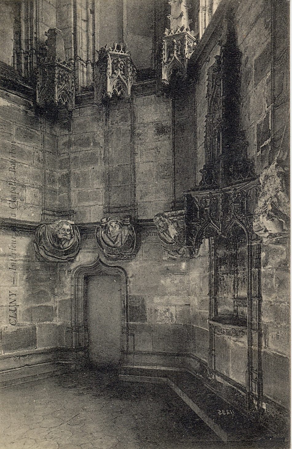 Cluny. Intérieur de la chapelle Bourbon.
