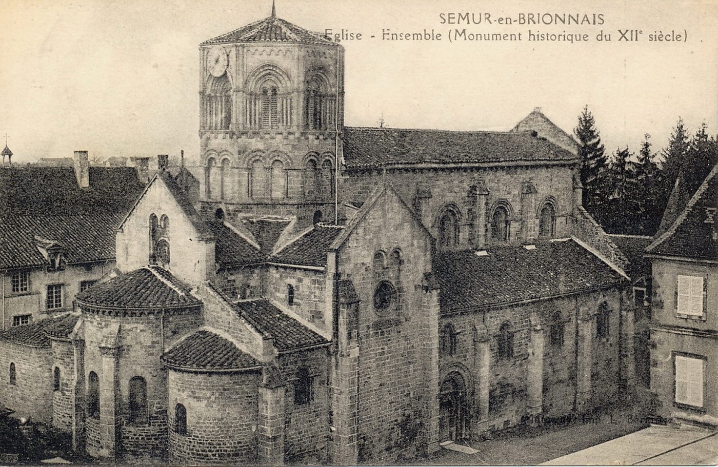 Semur-en-Brionnais. Eglise, ensemble (monument historique du XIIe siècle).