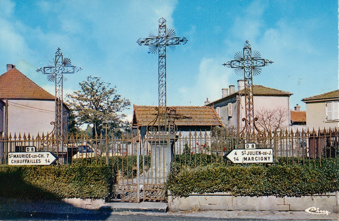Ligny-en-Brionnais. Le quartier des 3 croix.