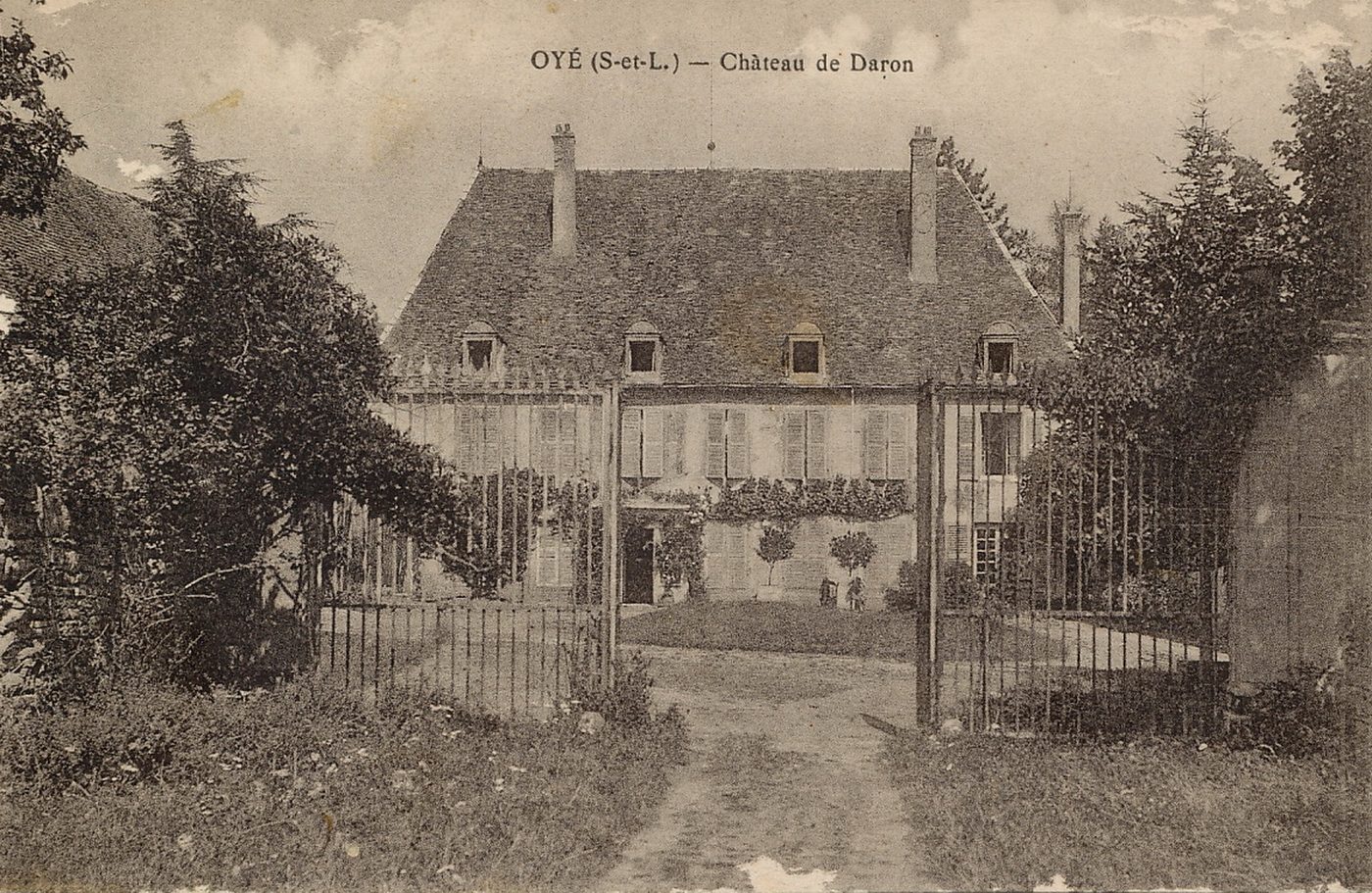 Oyé.- Château de Daron.