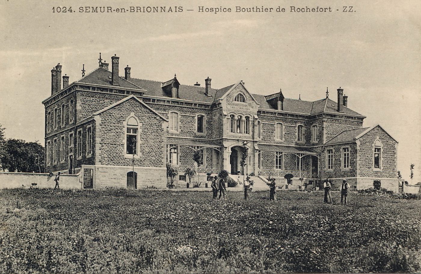 Semur-en-Brionnais. Hospice Bouthier de Rochefort.