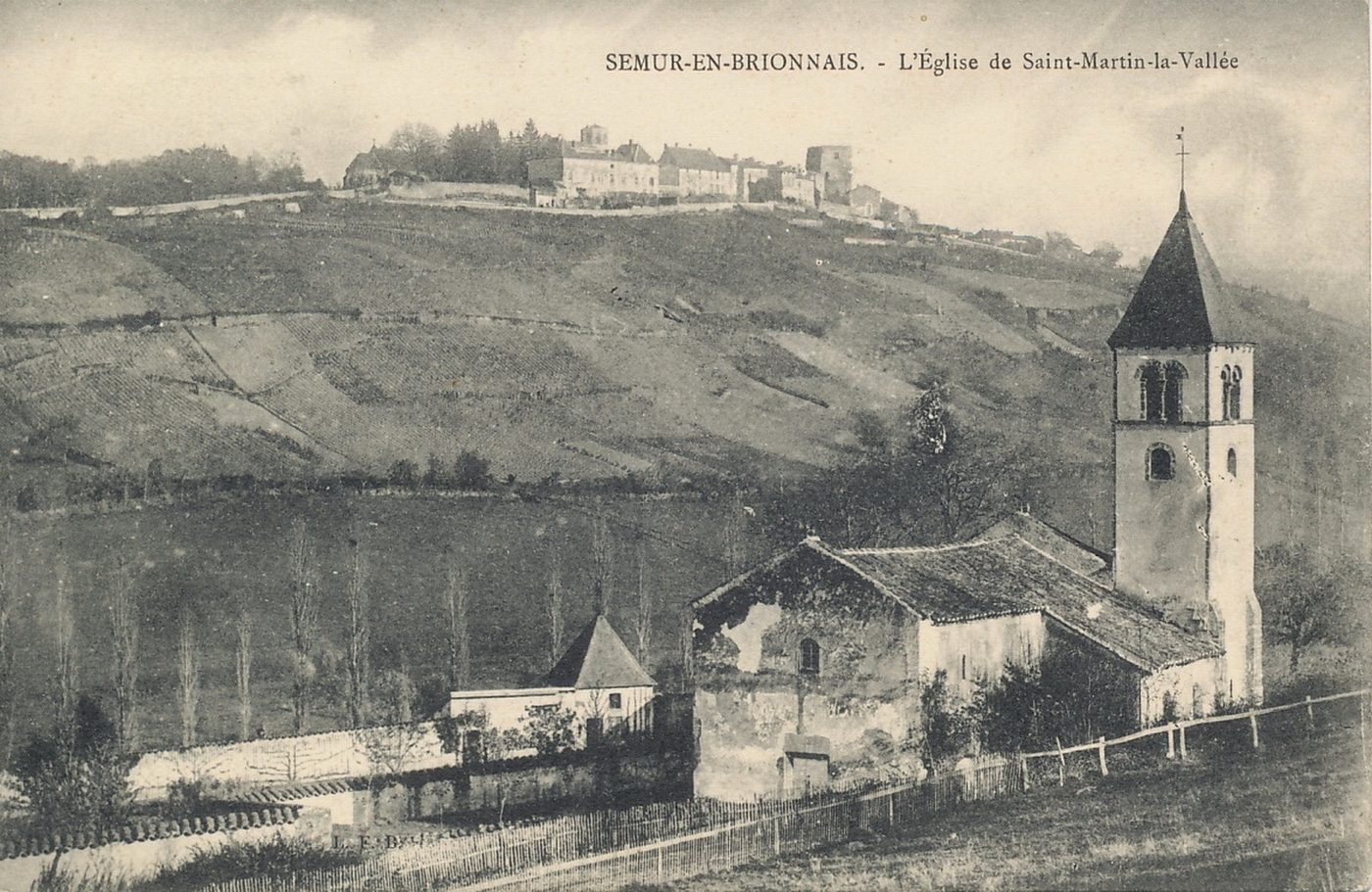 Semur-en-Brionnais. L'église de Saint-Martin-la-Vallée.