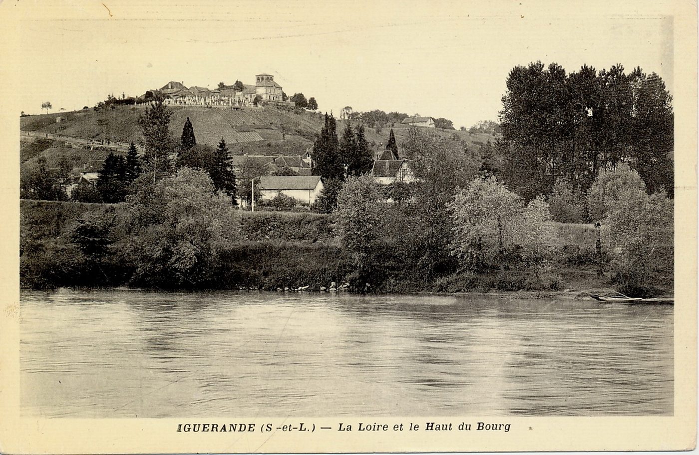 Iguerande. La Loire et le haut du bourg.