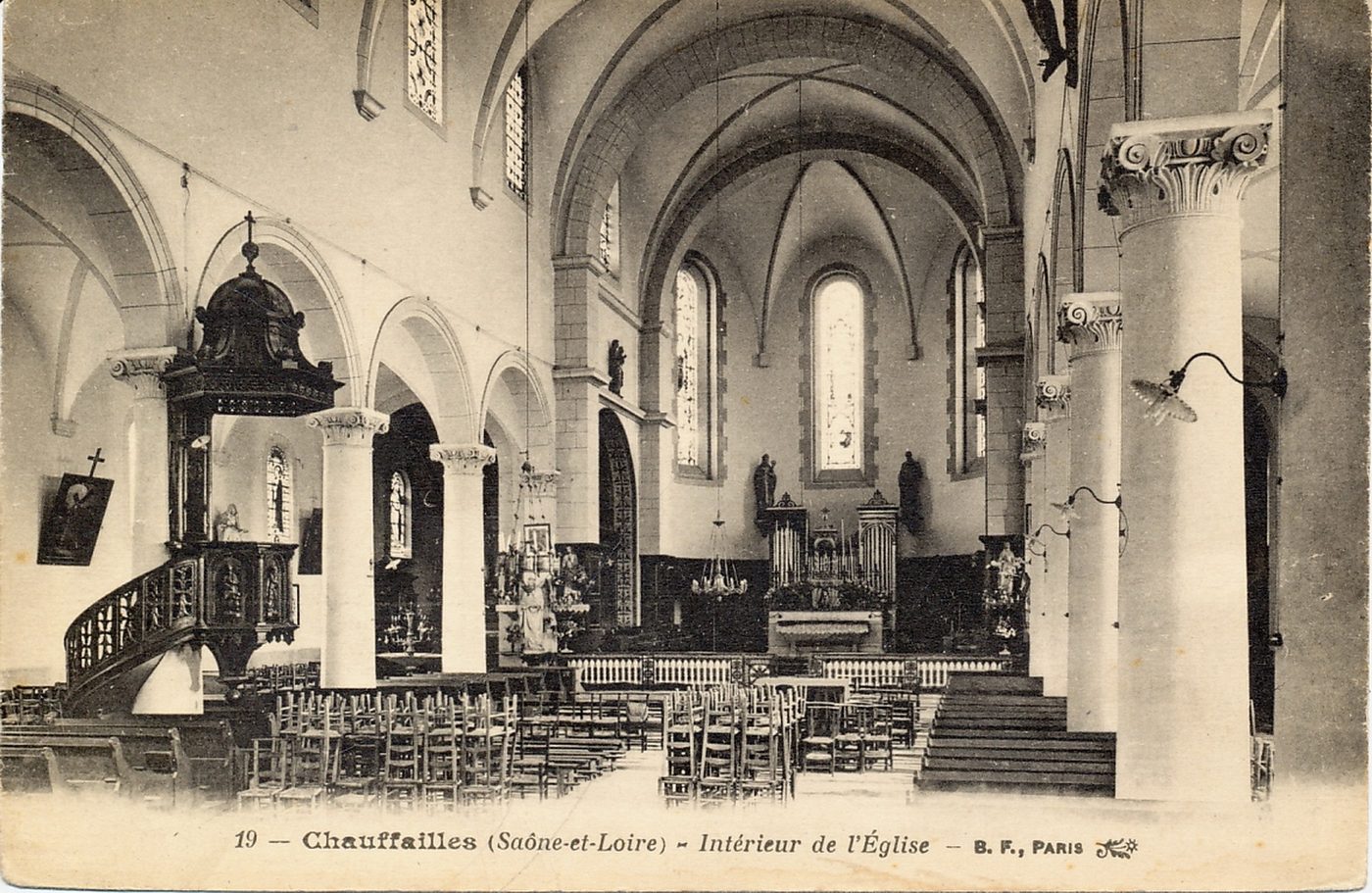 Chauffailles. Intérieur de l'église.