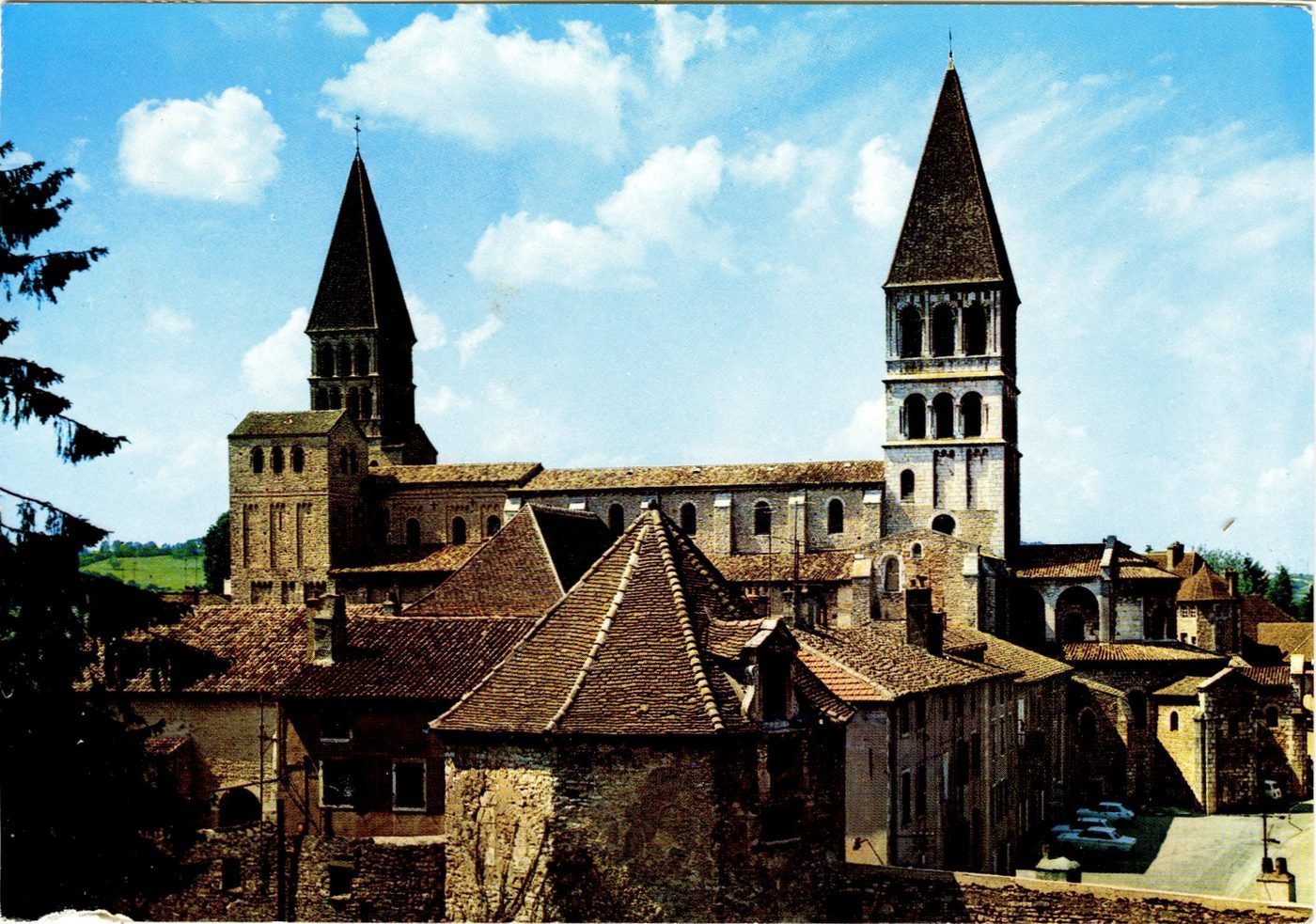 Tournus. Abbaye Saint-Philibert (X à XIIe s.) Coté sud de l'église.