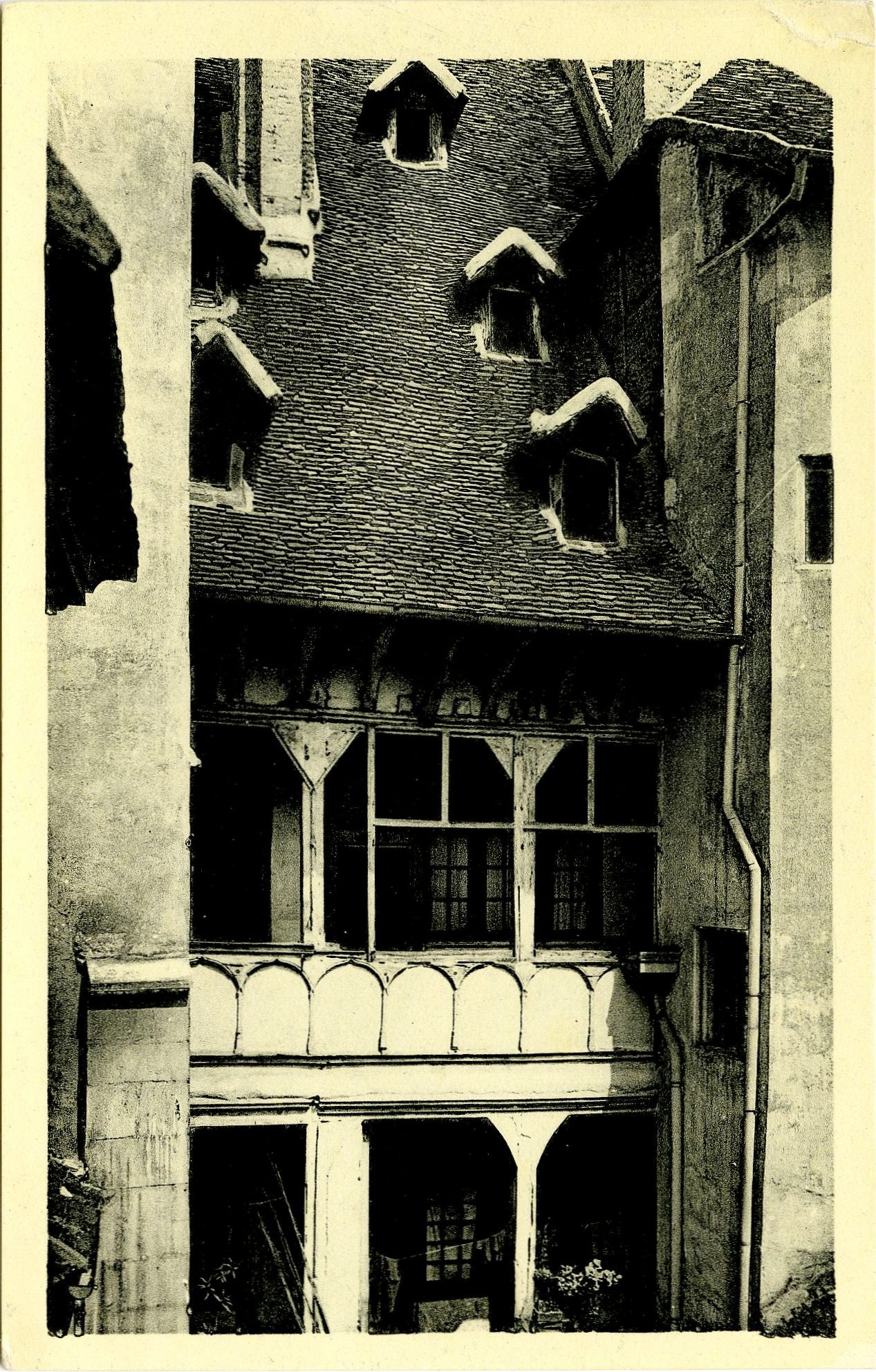 Chalon-sur-Saône. La maison aux trois greniers.