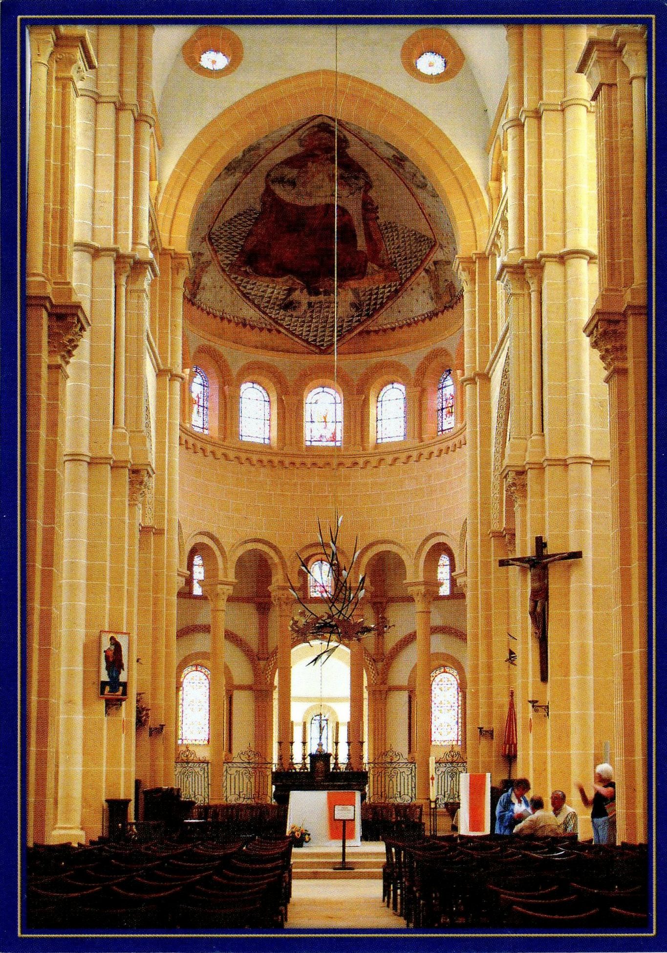 Paray-le-Monial.- La basilique du Sacré-Coeur (XIIe s.). En ce lieu, le 5 octobre 1986, le pape Jean-Paul II est venu en pèlerin et en apôtre du coeur du Christ.