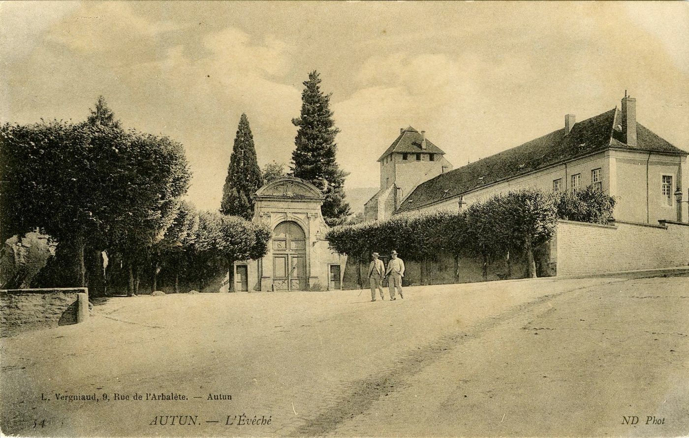 Autun. L'évêché.