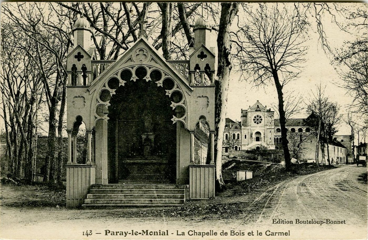 Paray-le-Monial. Chapelle de bois et le Carmel.