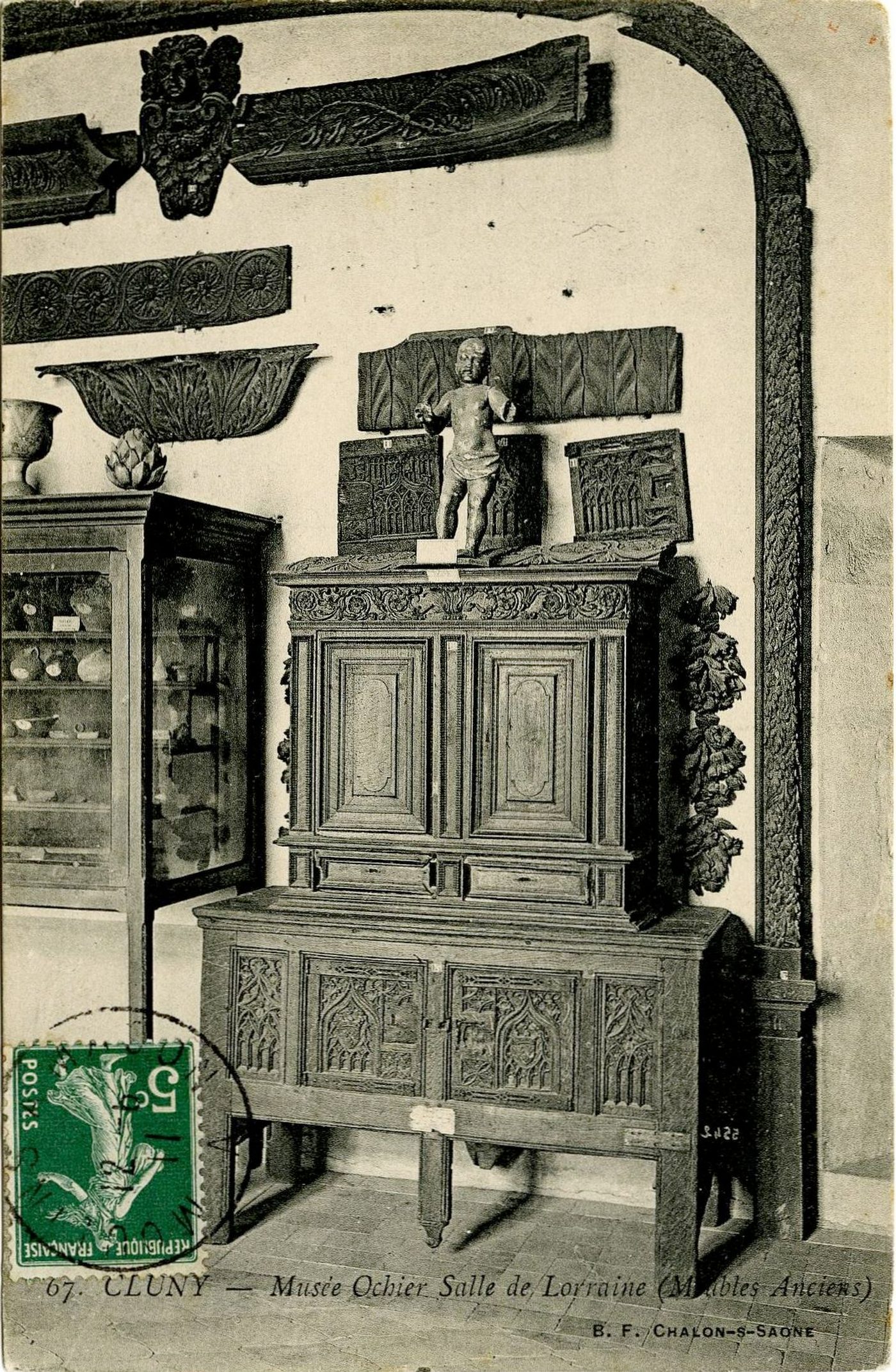 Cluny. Musée Ochier, salle de Lorraine (meubles anciens).