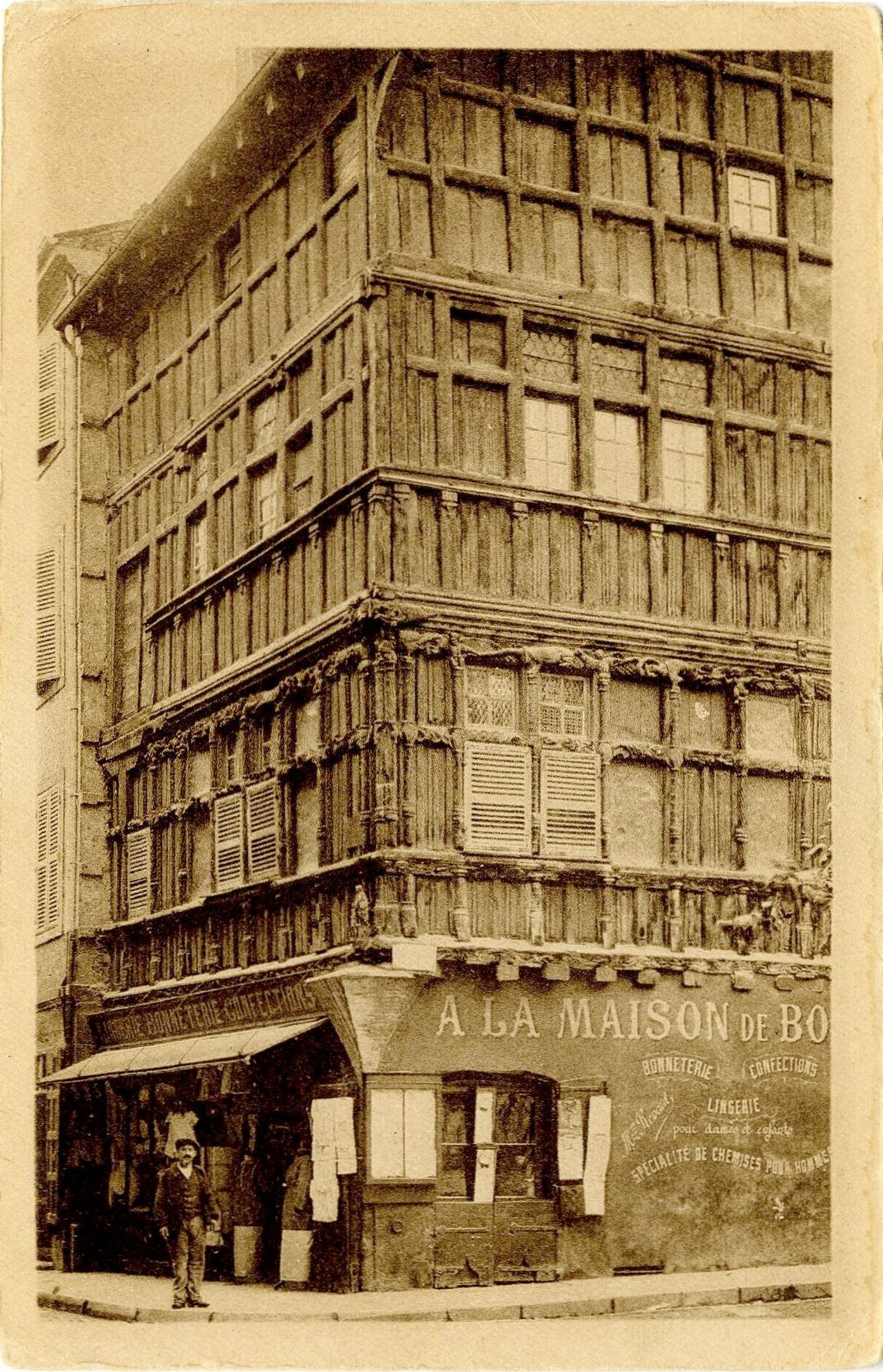 Mâcon. La maison de bois (XVe s.).