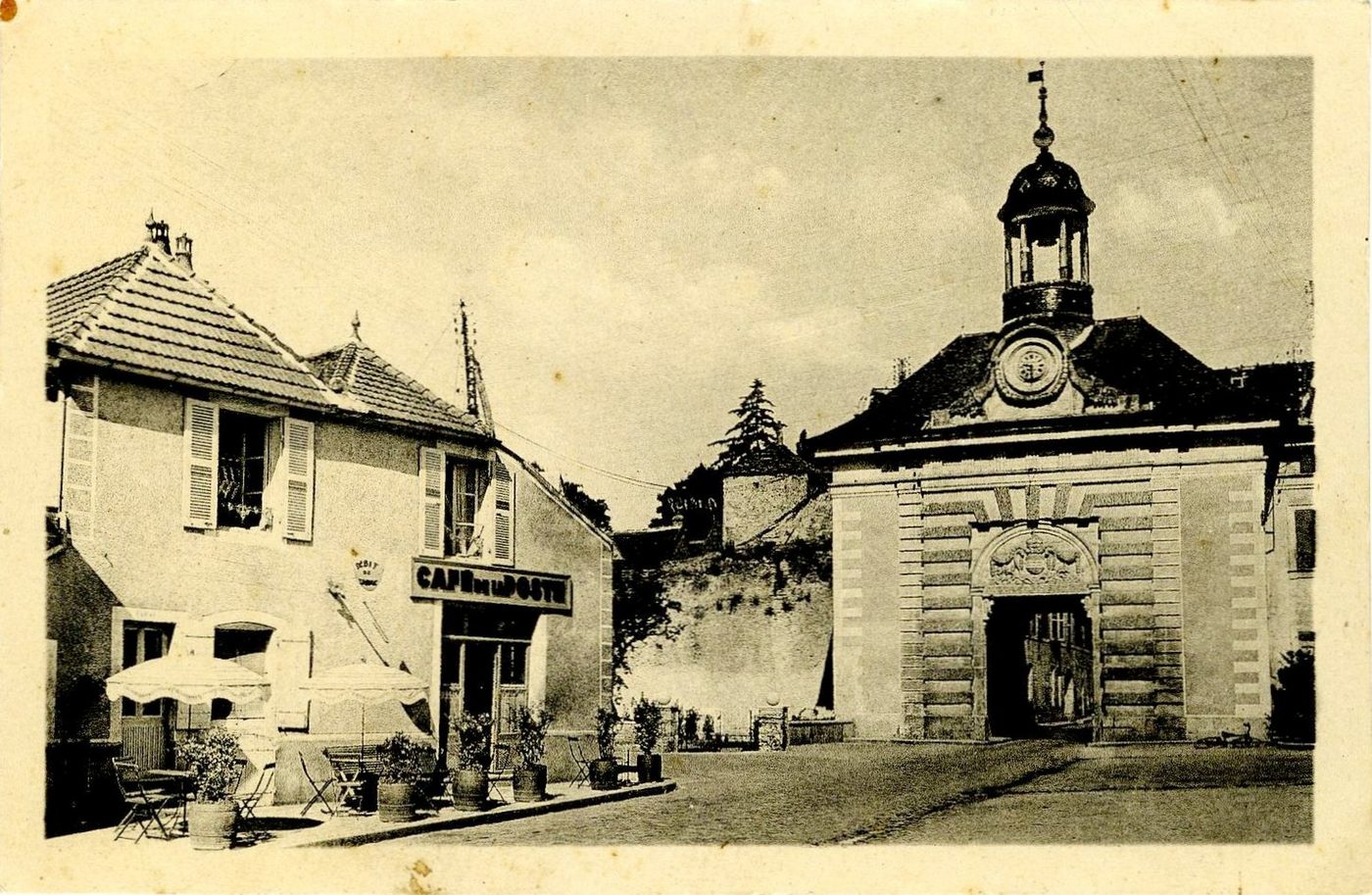 Givry. L'hôtel de ville.
