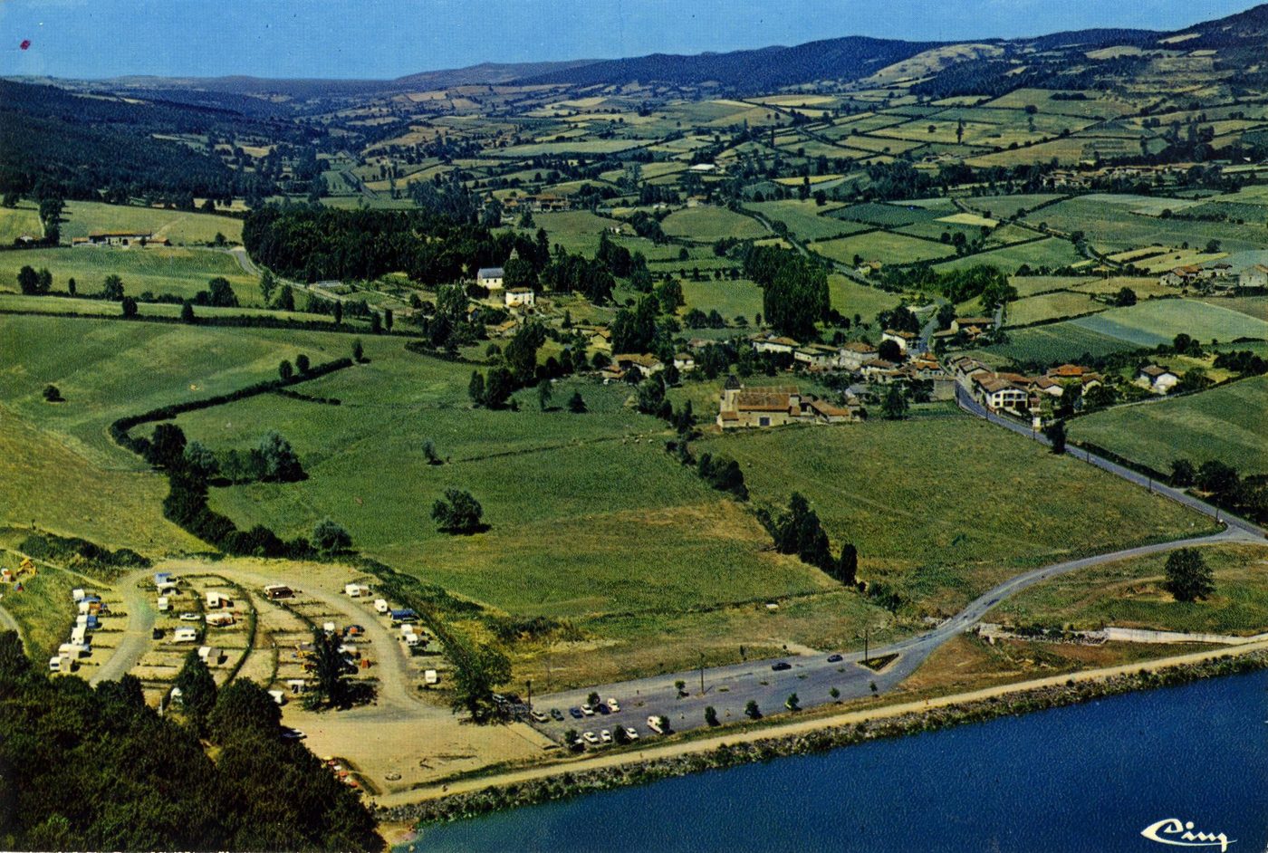 Tramayes. Vue aérienne du lac de Saint-Point Lamartine.