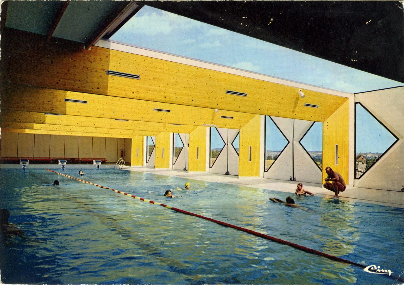 Montchanin. La piscine, arch. : Charvier - Aigrot - Charras.