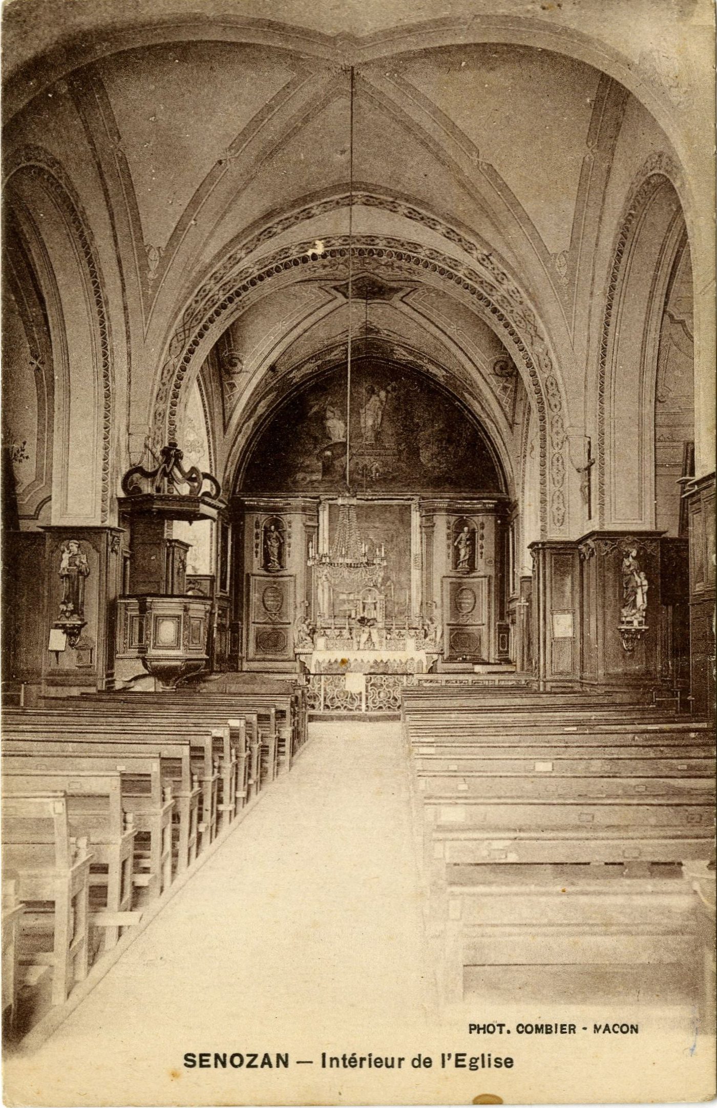 Senozan. Intérieur de l'église.