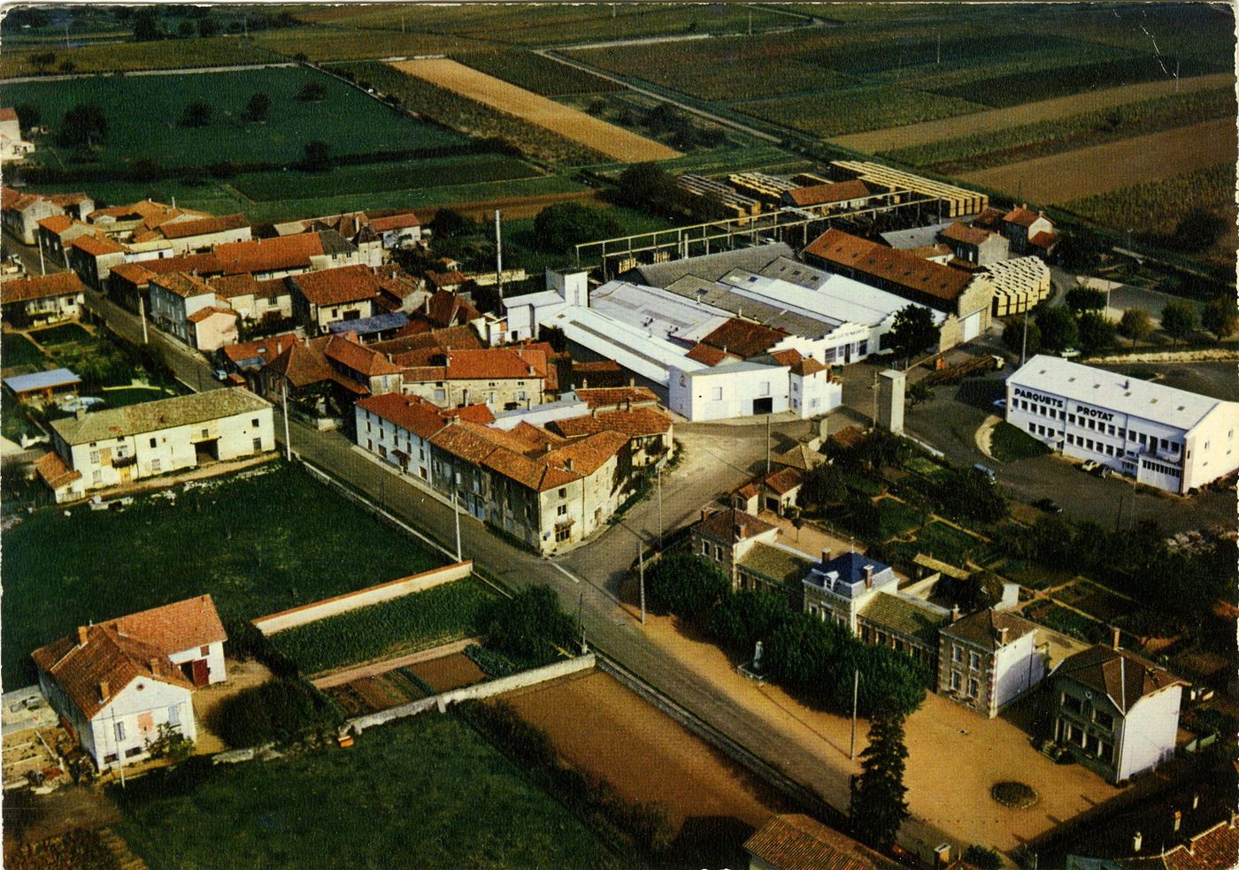 Saint-Gengoux-de-Scissé. Vue générale.